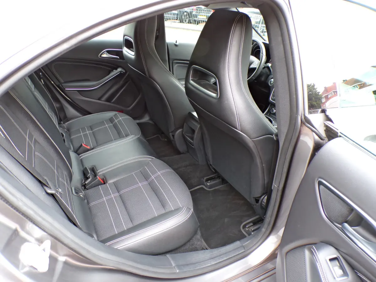 180 Lease Edition Ambition PANORAMADAK NAVI TEL CRUISECONT AUTOMAAT