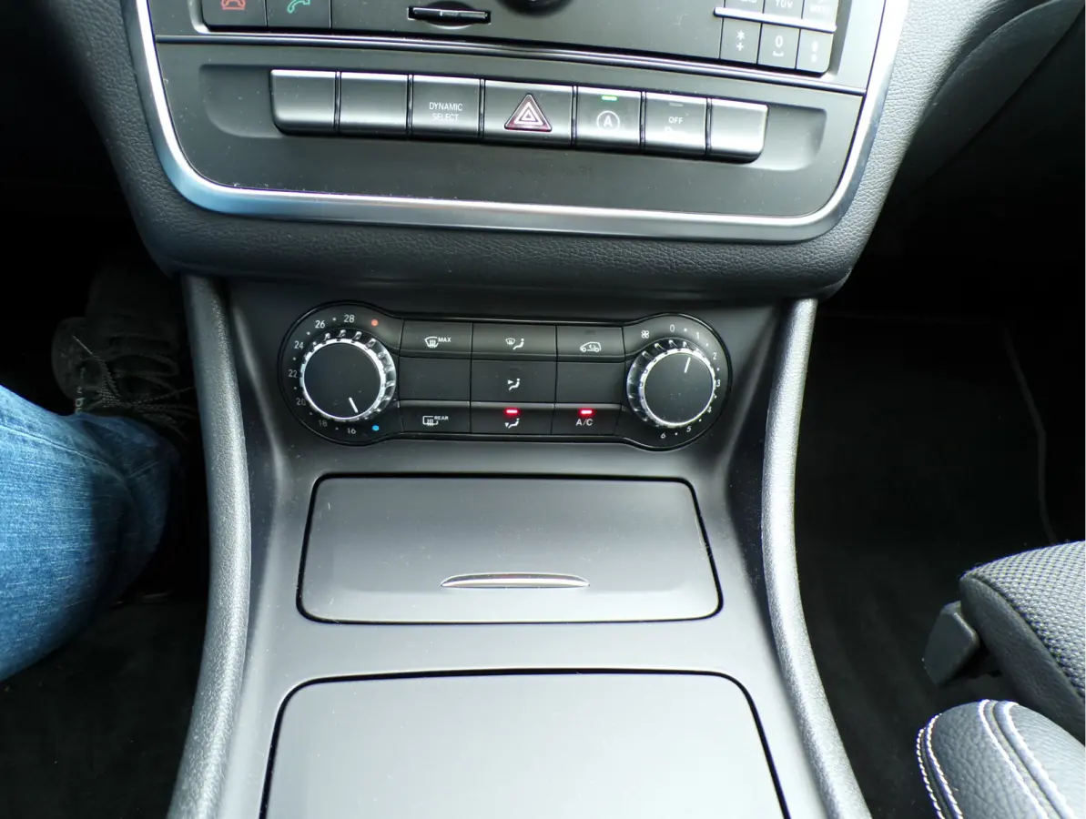 180 Lease Edition Ambition PANORAMADAK NAVI TEL CRUISECONT AUTOMAAT