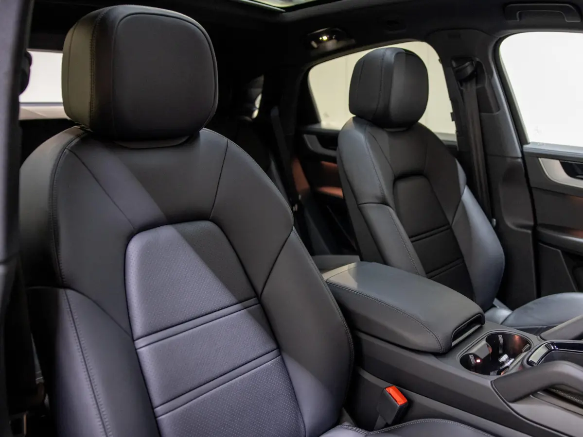 3.0 E-Hybrid | SportDesign | Achterasbesturing | Head-Up Display | InnoDrive |