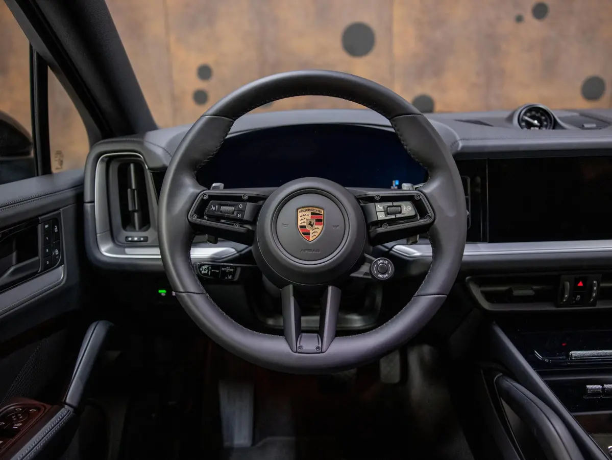 3.0 E-Hybrid | SportDesign | Achterasbesturing | Head-Up Display | InnoDrive |