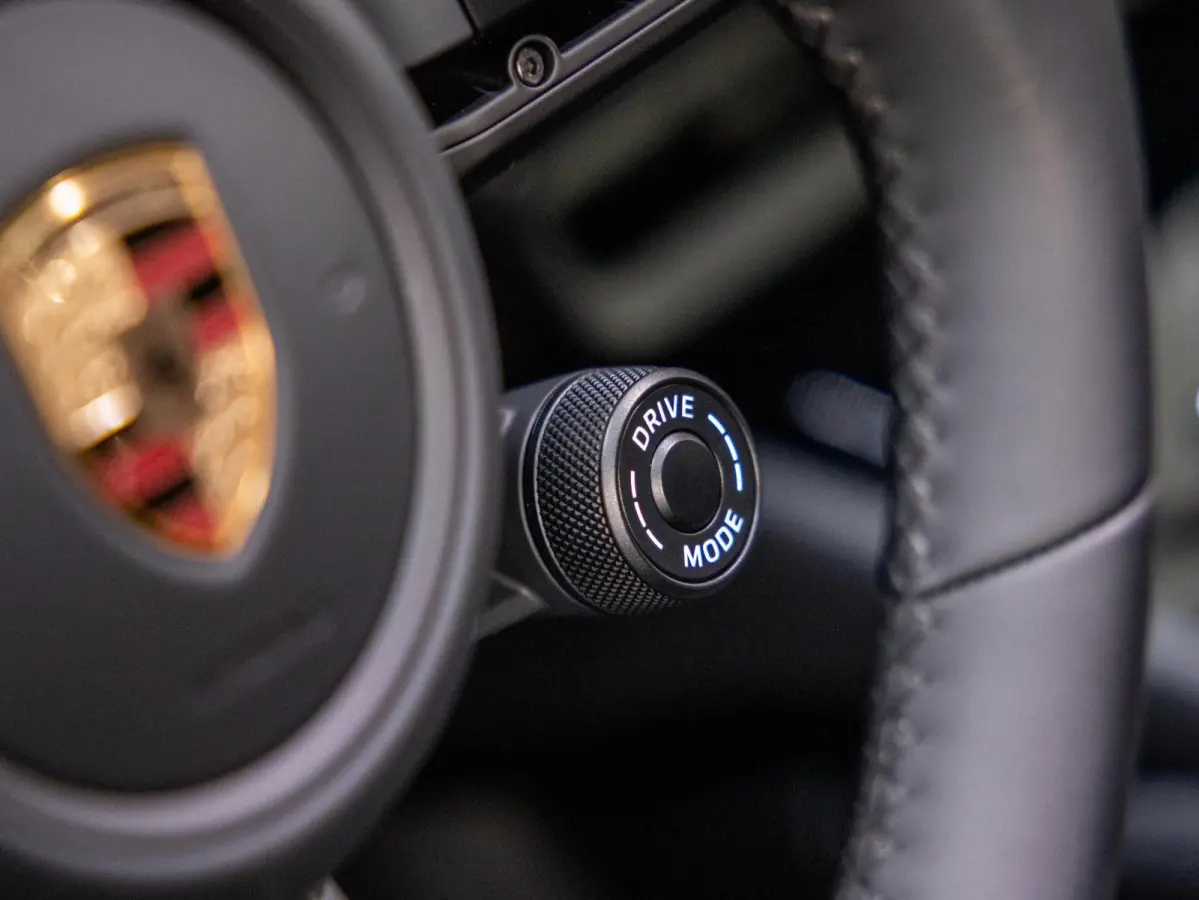 3.0 E-Hybrid | SportDesign | Achterasbesturing | Head-Up Display | InnoDrive |