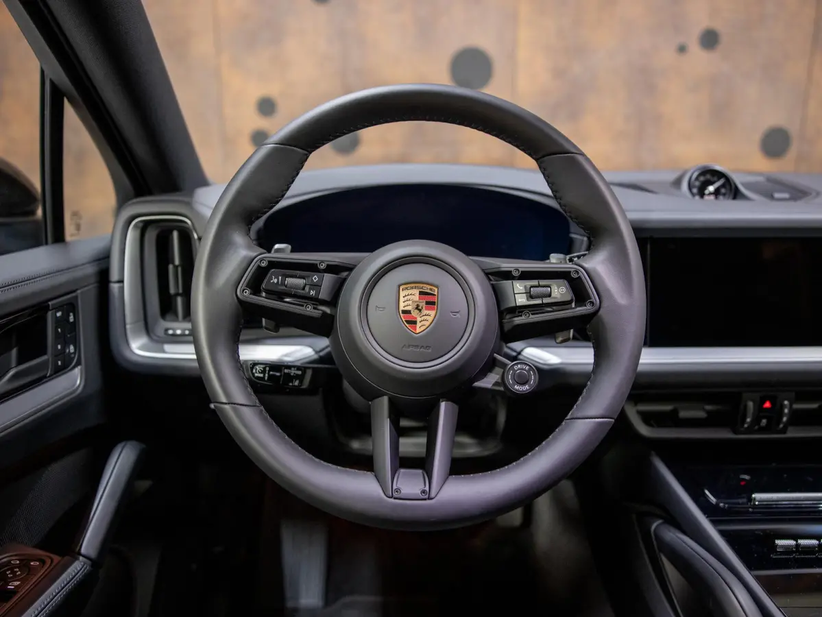 3.0 E-Hybrid | SportDesign | Achterasbesturing | Head-Up Display | InnoDrive |
