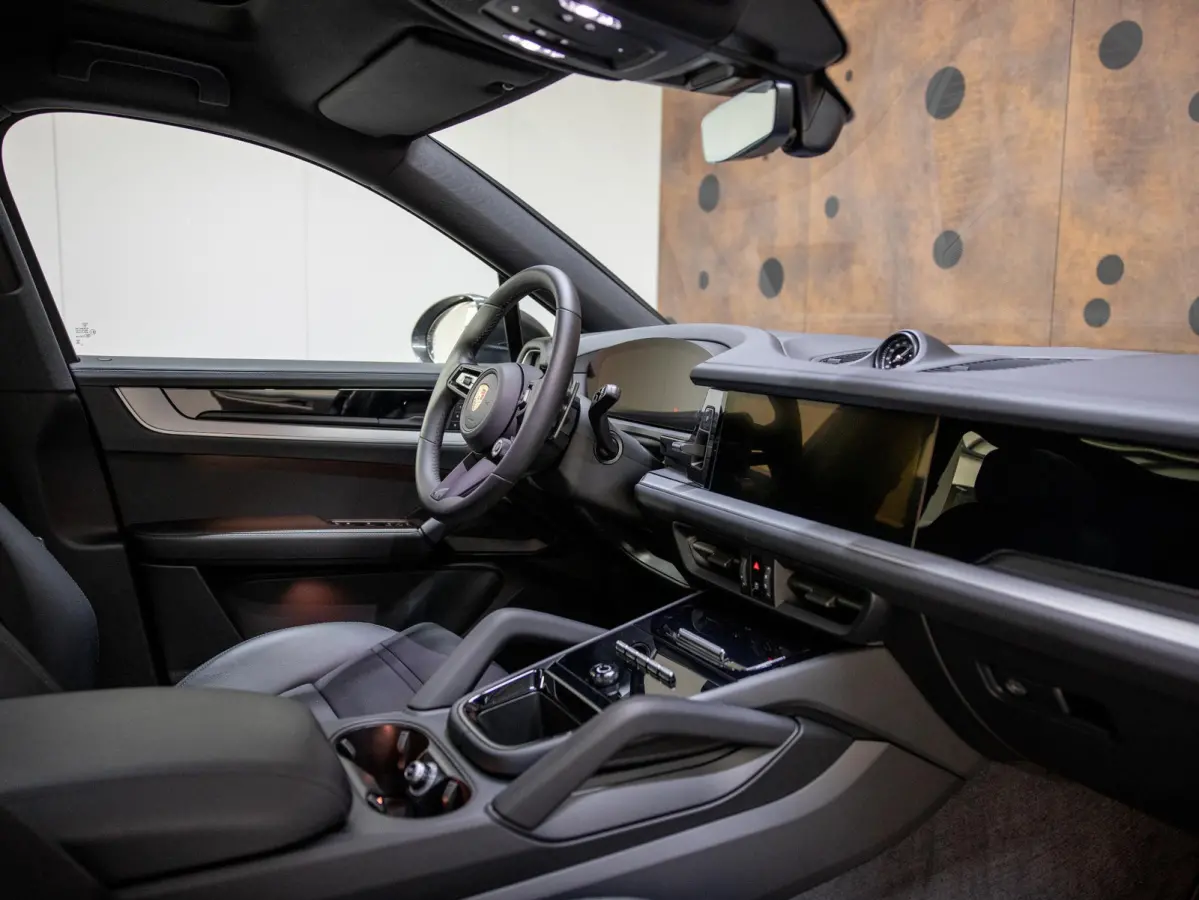 3.0 E-Hybrid | SportDesign | Achterasbesturing | Head-Up Display | InnoDrive |