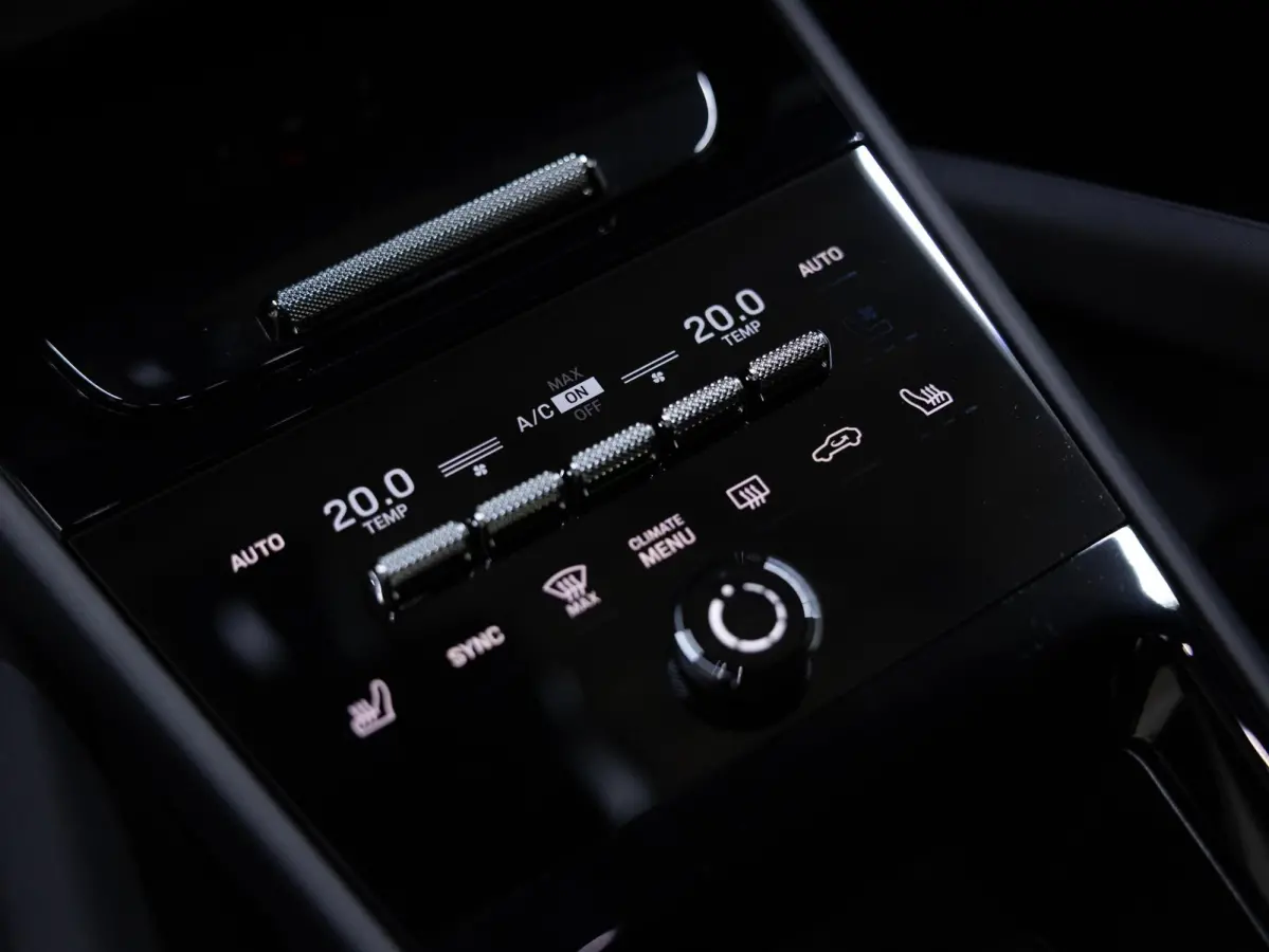 3.0 E-Hybrid | SportDesign | Achterasbesturing | Head-Up Display | InnoDrive |