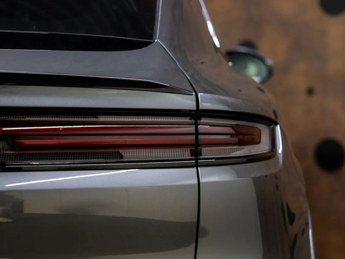 3.0 E-Hybrid | SportDesign | Achterasbesturing | Head-Up Display | InnoDrive |