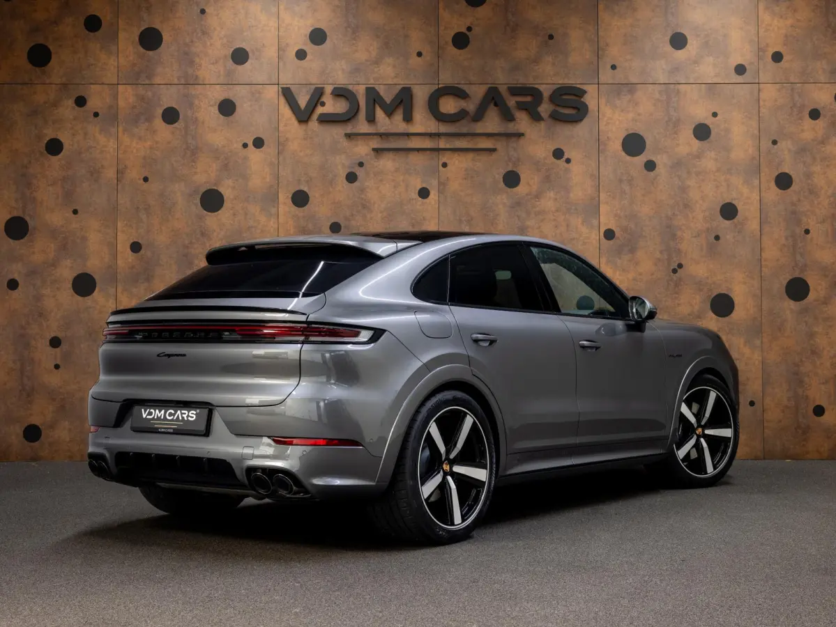 3.0 E-Hybrid | SportDesign | Achterasbesturing | Head-Up Display | InnoDrive |