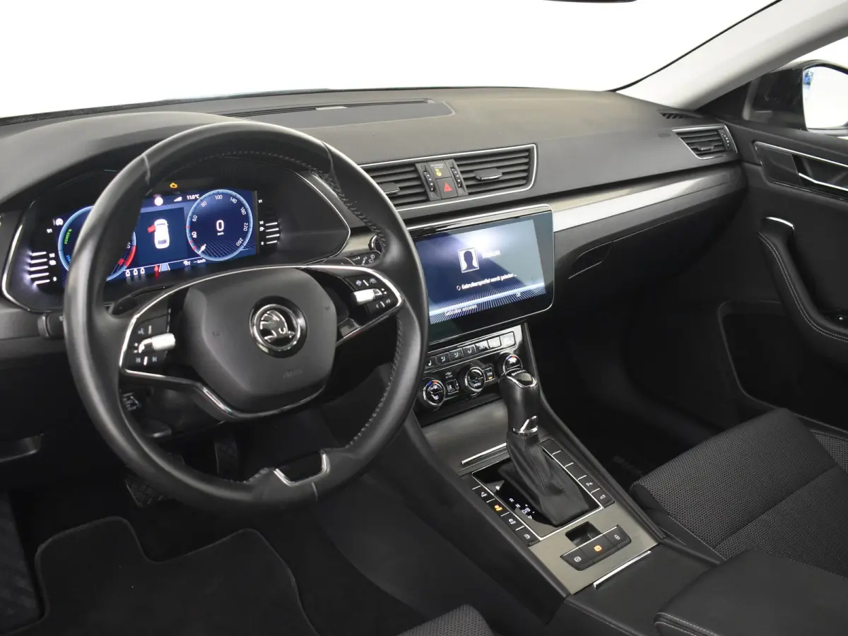Style iV 218pk DSG/AUTO | Elektrisch verstelb. voorstoelen | 95% SOH | Adaptive cruise  | DAB l Stoelverwarming | Elektr. achterklep | Navigatie | 17" LMV