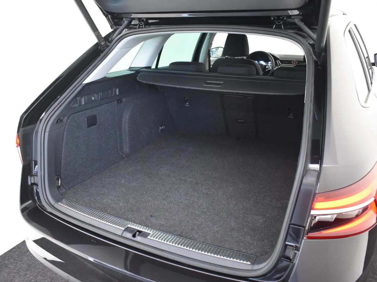 Style iV 218pk DSG/AUTO | Elektrisch verstelb. voorstoelen | 95% SOH | Adaptive cruise  | DAB l Stoelverwarming | Elektr. achterklep | Navigatie | 17" LMV