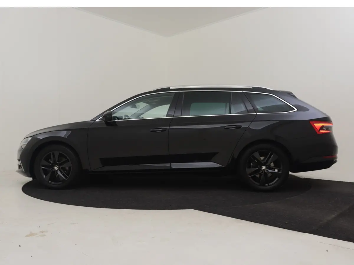 Style iV 218pk DSG/AUTO | Elektrisch verstelb. voorstoelen | 95% SOH | Adaptive cruise  | DAB l Stoelverwarming | Elektr. achterklep | Navigatie | 17" LMV