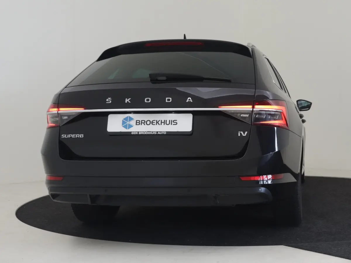 Style iV 218pk DSG/AUTO | Elektrisch verstelb. voorstoelen | 95% SOH | Adaptive cruise  | DAB l Stoelverwarming | Elektr. achterklep | Navigatie | 17" LMV