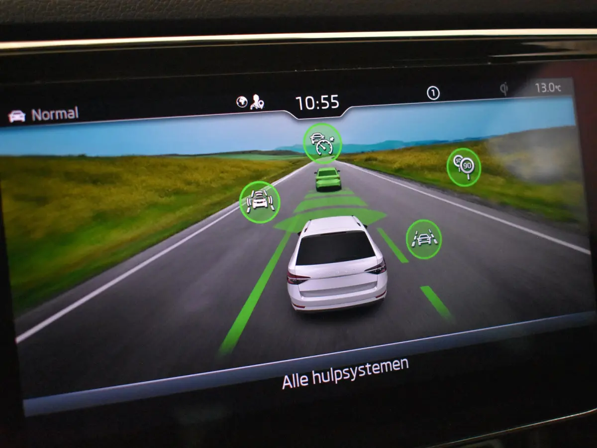 Style iV 218pk DSG/AUTO | Elektrisch verstelb. voorstoelen | 95% SOH | Adaptive cruise  | DAB l Stoelverwarming | Elektr. achterklep | Navigatie | 17" LMV