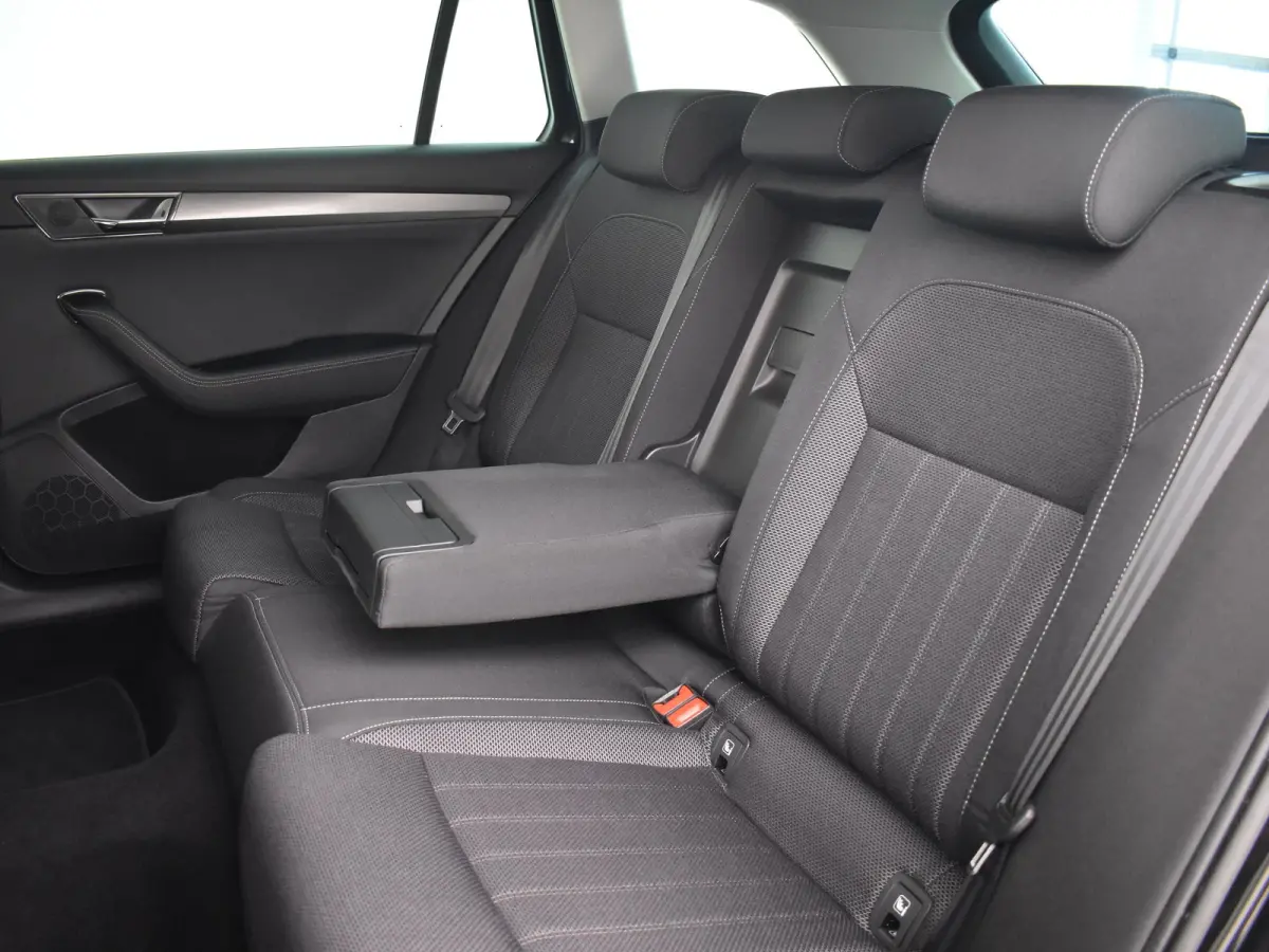 Style iV 218pk DSG/AUTO | Elektrisch verstelb. voorstoelen | 95% SOH | Adaptive cruise  | DAB l Stoelverwarming | Elektr. achterklep | Navigatie | 17" LMV