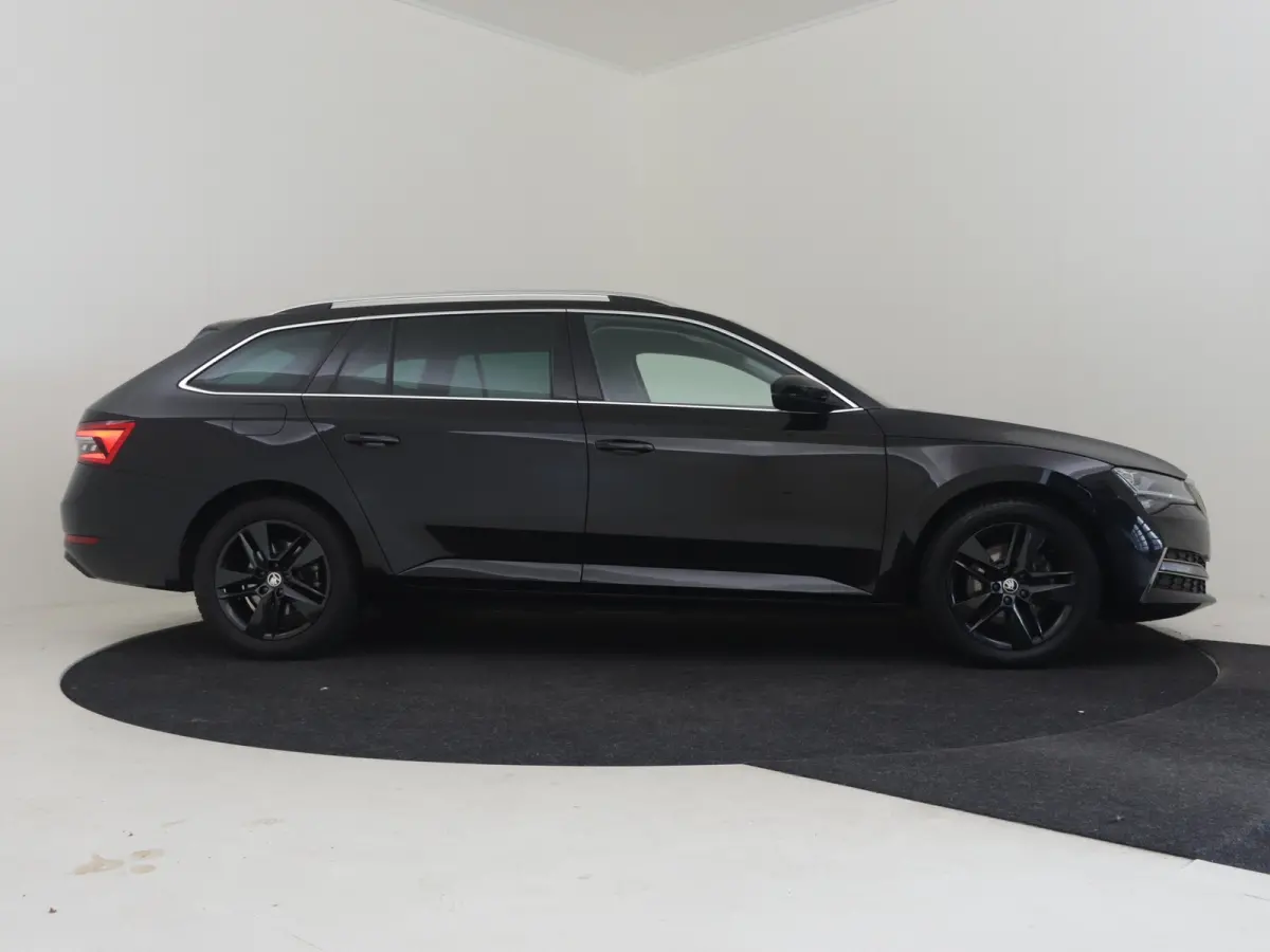 Style iV 218pk DSG/AUTO | Elektrisch verstelb. voorstoelen | 95% SOH | Adaptive cruise  | DAB l Stoelverwarming | Elektr. achterklep | Navigatie | 17" LMV