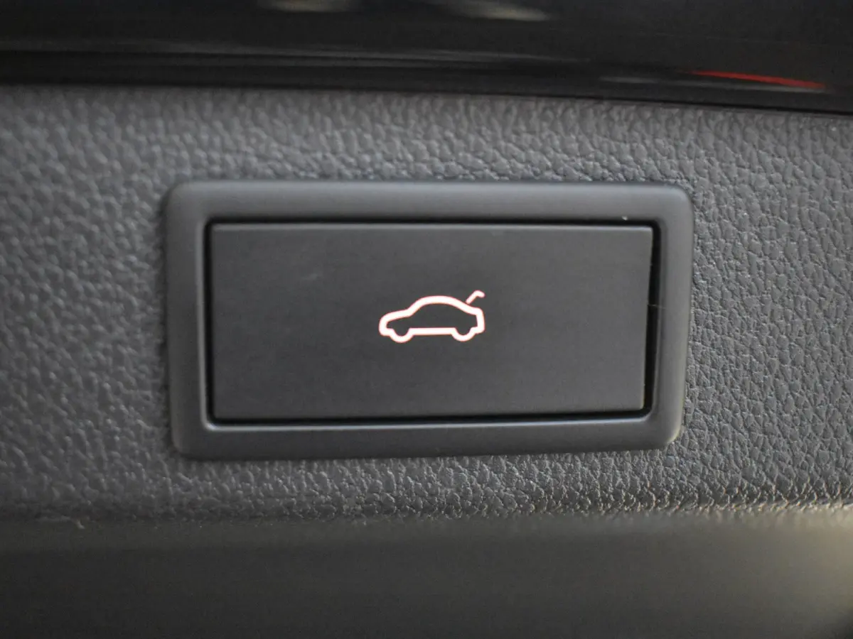 Style iV 218pk DSG/AUTO | Elektrisch verstelb. voorstoelen | 95% SOH | Adaptive cruise  | DAB l Stoelverwarming | Elektr. achterklep | Navigatie | 17" LMV