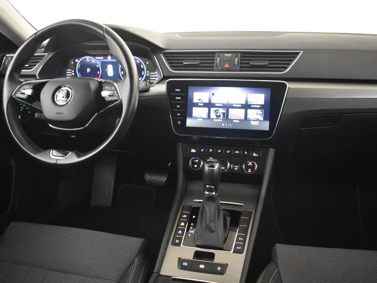 Style iV 218pk DSG/AUTO | Elektrisch verstelb. voorstoelen | 95% SOH | Adaptive cruise  | DAB l Stoelverwarming | Elektr. achterklep | Navigatie | 17" LMV
