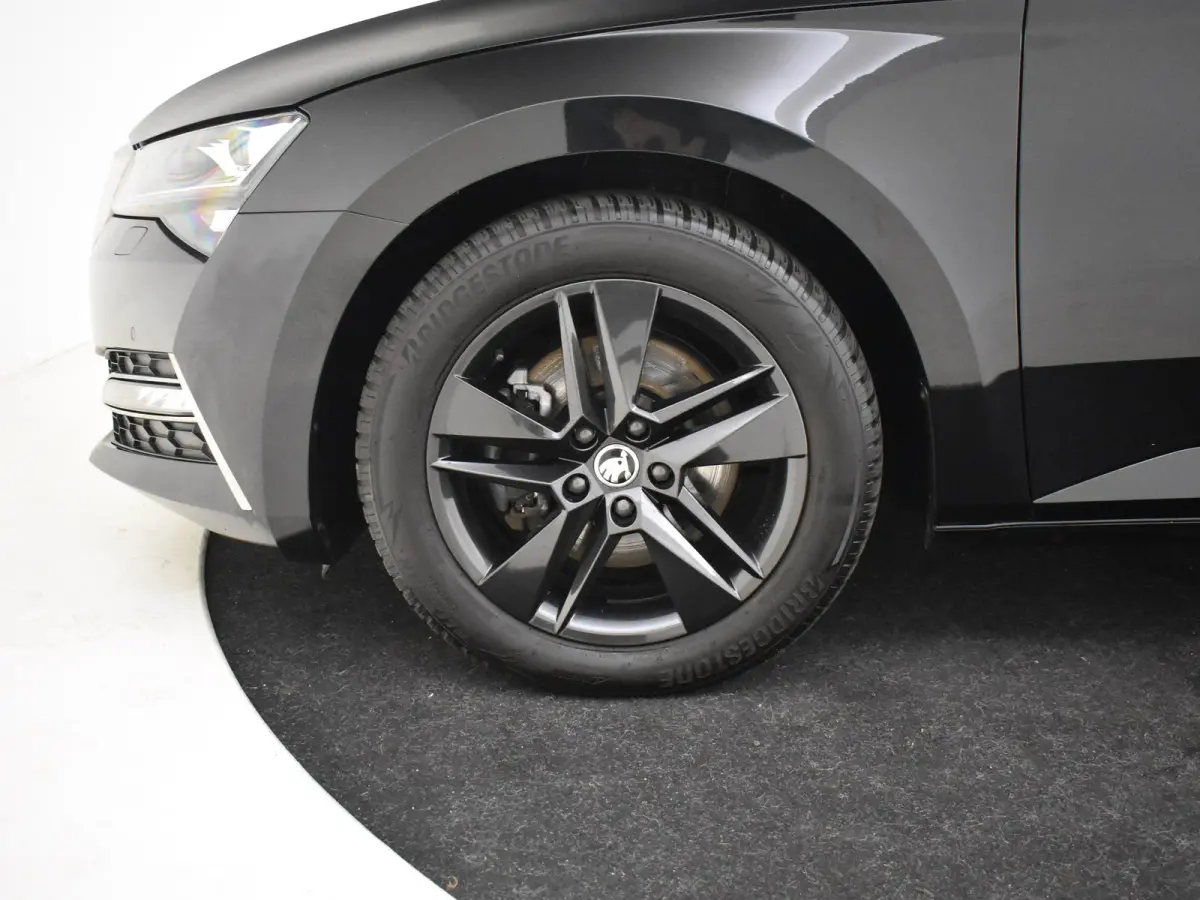 Style iV 218pk DSG/AUTO | Elektrisch verstelb. voorstoelen | 95% SOH | Adaptive cruise  | DAB l Stoelverwarming | Elektr. achterklep | Navigatie | 17" LMV
