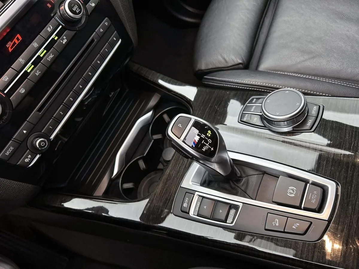 M40i High Executive | 360 PK | SCHUIFDAK | LEDER | HARMAN-KARDON AUDIO | ELEKTRISCHE BESTUURDERSSTOEL MET GEHEUGEN | ADAPTIVE CRUISE CONTROL | NAVIGATIE | ACHTERUITRIJCAMERA | ELEKTRISCHE AC