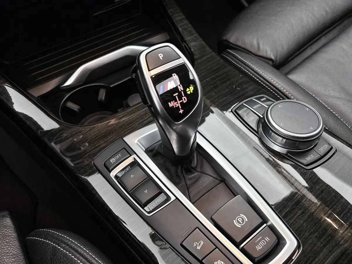 M40i High Executive | 360 PK | SCHUIFDAK | LEDER | HARMAN-KARDON AUDIO | ELEKTRISCHE BESTUURDERSSTOEL MET GEHEUGEN | ADAPTIVE CRUISE CONTROL | NAVIGATIE | ACHTERUITRIJCAMERA | ELEKTRISCHE AC