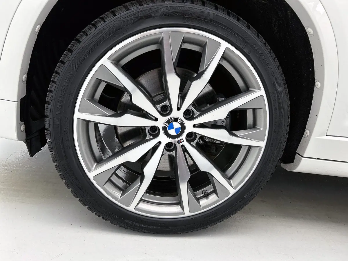 M40i High Executive | 360 PK | SCHUIFDAK | LEDER | HARMAN-KARDON AUDIO | ELEKTRISCHE BESTUURDERSSTOEL MET GEHEUGEN | ADAPTIVE CRUISE CONTROL | NAVIGATIE | ACHTERUITRIJCAMERA | ELEKTRISCHE AC