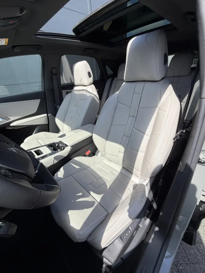 225pk E-Tense Etoile (Elektrisch Schuifdak - Trekhaak - Elektrische klep - Leder incl verwarming/geheugen - Adaptieve Cruise Controle - LED - Camera)