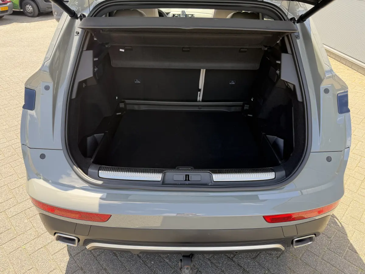 225pk E-Tense Etoile (Elektrisch Schuifdak - Trekhaak - Elektrische klep - Leder incl verwarming/geheugen - Adaptieve Cruise Controle - LED - Camera)