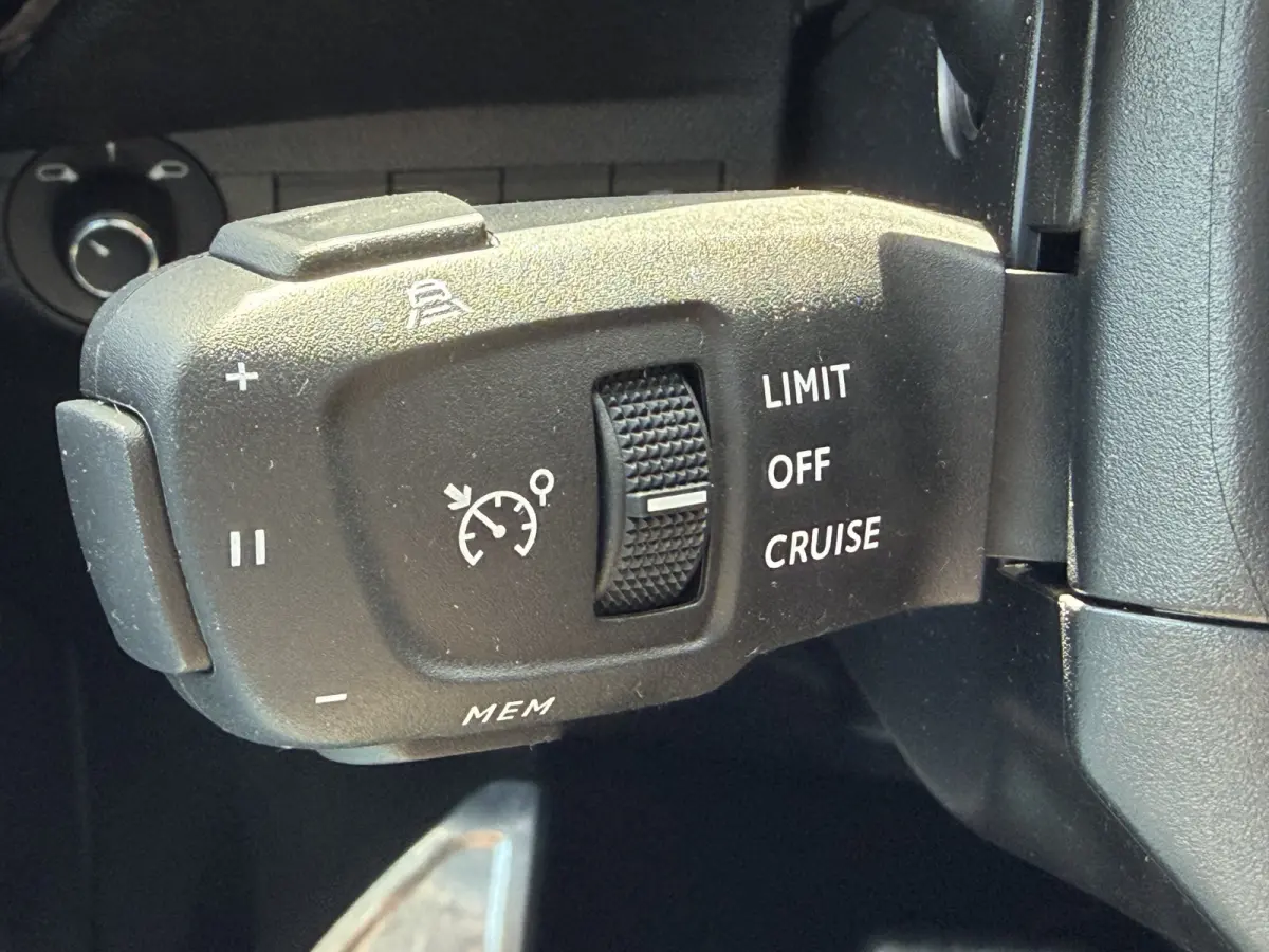 225pk E-Tense Etoile (Elektrisch Schuifdak - Trekhaak - Elektrische klep - Leder incl verwarming/geheugen - Adaptieve Cruise Controle - LED - Camera)