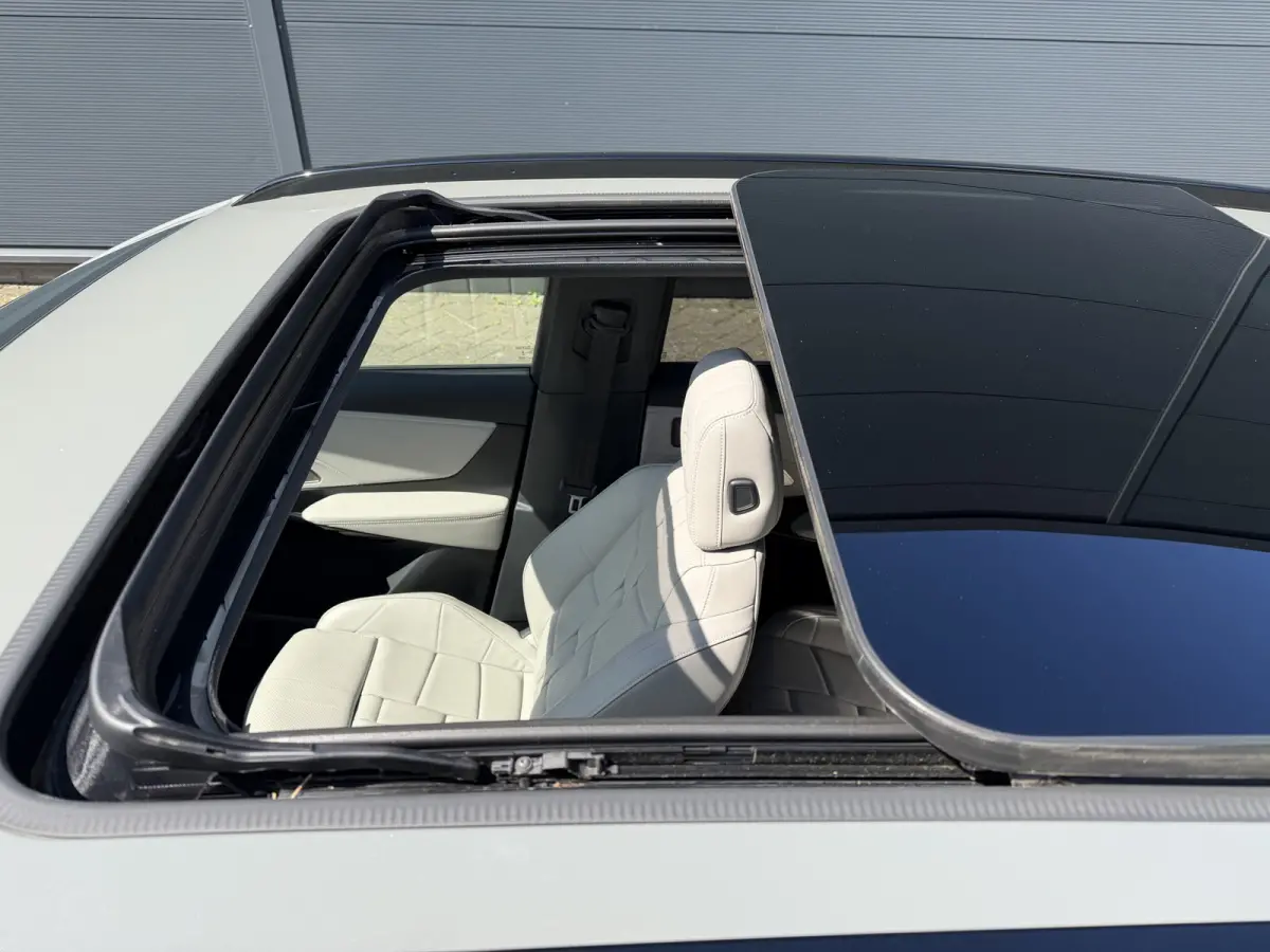225pk E-Tense Etoile (Elektrisch Schuifdak - Trekhaak - Elektrische klep - Leder incl verwarming/geheugen - Adaptieve Cruise Controle - LED - Camera)
