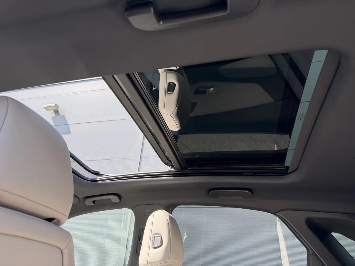 225pk E-Tense Etoile (Elektrisch Schuifdak - Trekhaak - Elektrische klep - Leder incl verwarming/geheugen - Adaptieve Cruise Controle - LED - Camera)