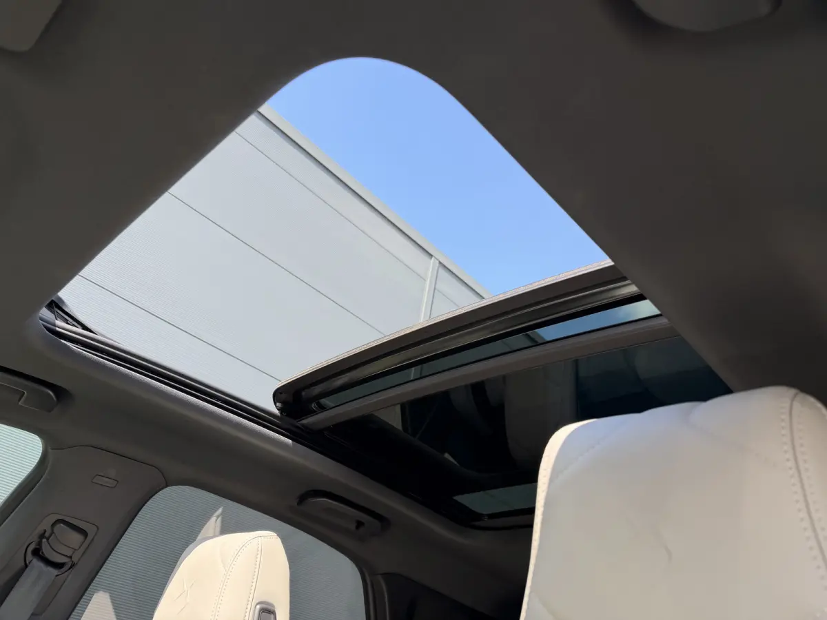 225pk E-Tense Etoile (Elektrisch Schuifdak - Trekhaak - Elektrische klep - Leder incl verwarming/geheugen - Adaptieve Cruise Controle - LED - Camera)