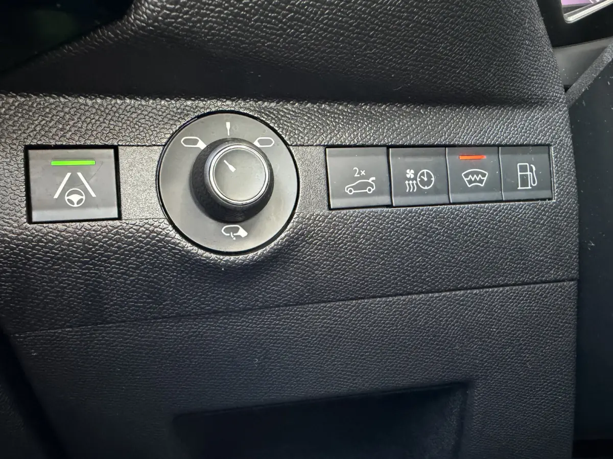 225pk E-Tense Etoile (Elektrisch Schuifdak - Trekhaak - Elektrische klep - Leder incl verwarming/geheugen - Adaptieve Cruise Controle - LED - Camera)