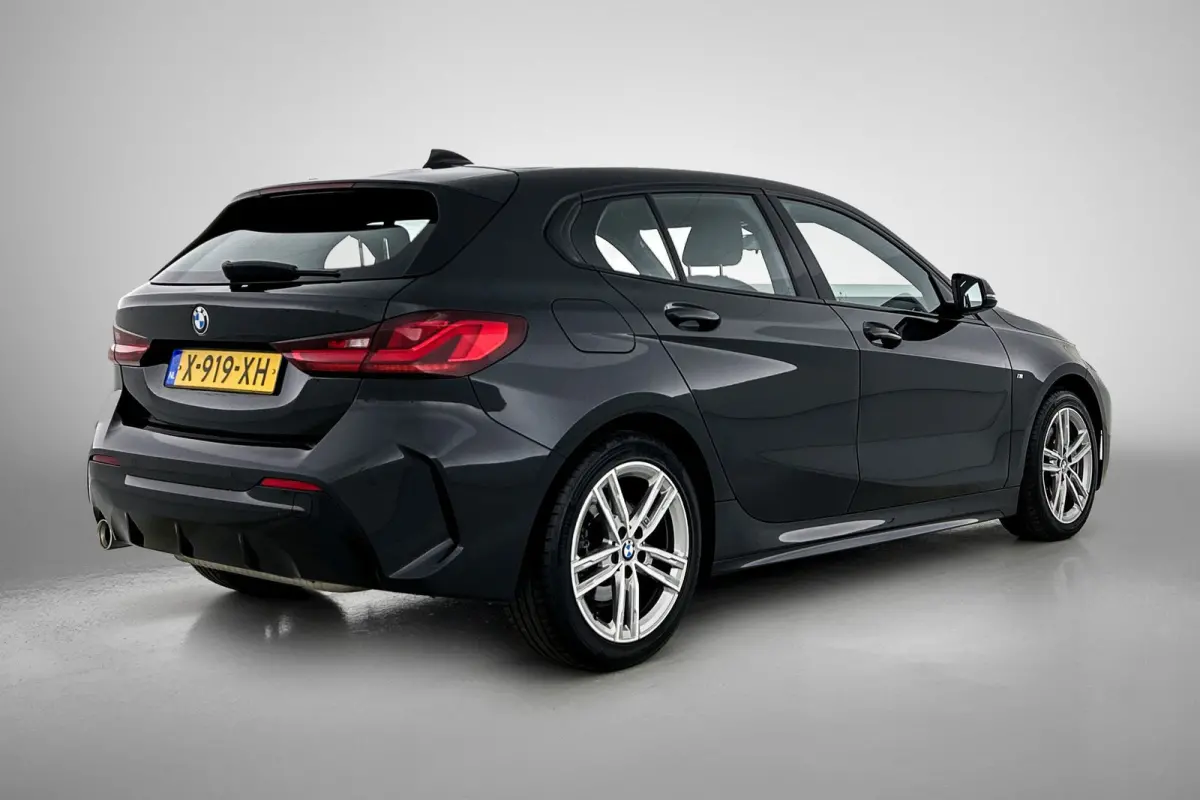 118i High Executive M-Sport (Dealer onderhoud, Navi Pro, PDC V+A, StoelV, Digitale dash, Etc)