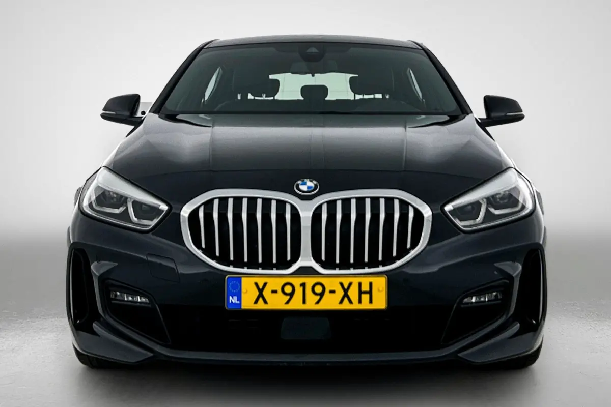 118i High Executive M-Sport (Dealer onderhoud, Navi Pro, PDC V+A, StoelV, Digitale dash, Etc)