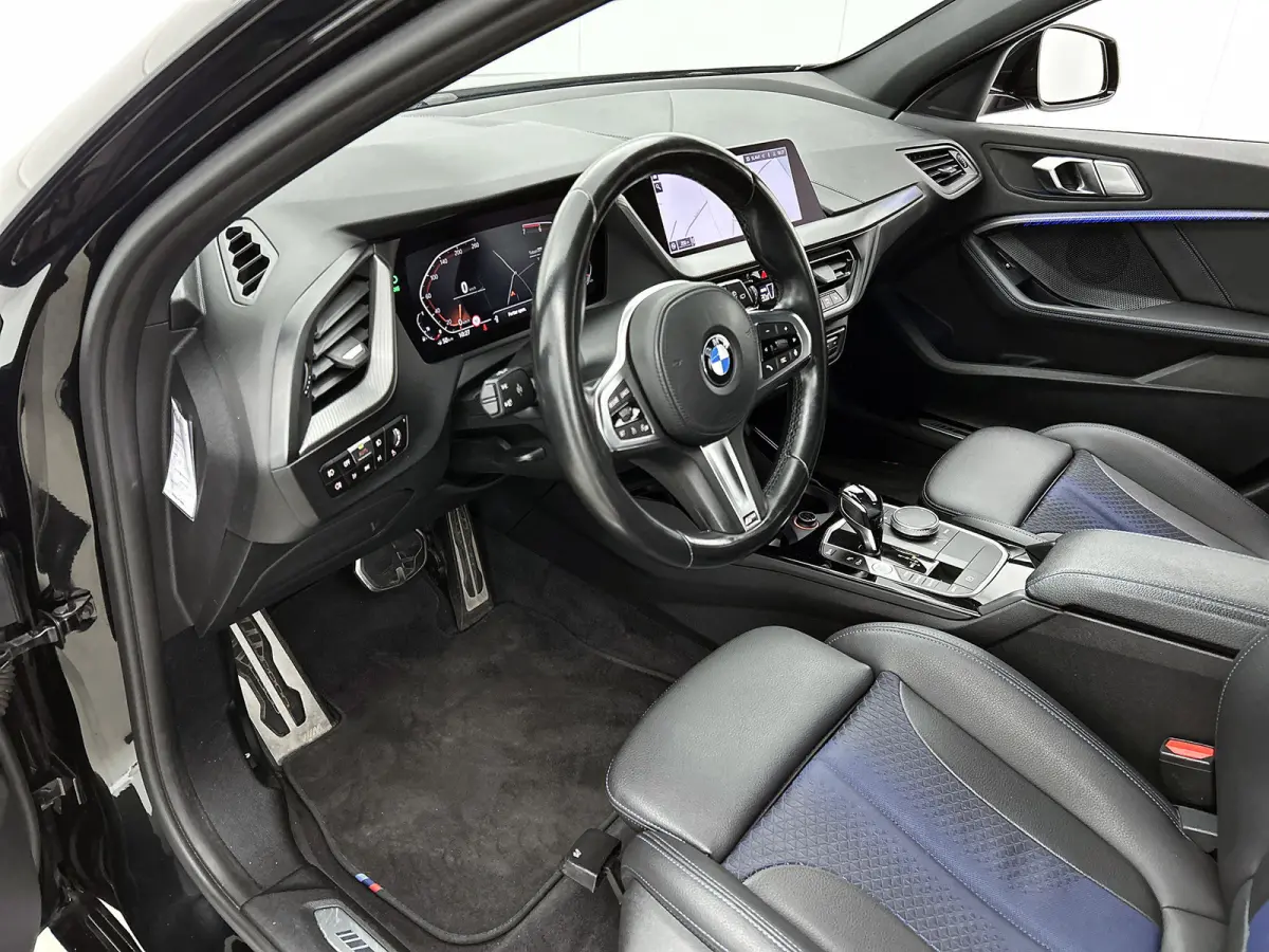 118i High Executive M-Sport (Dealer onderhoud, Navi Pro, PDC V+A, StoelV, Digitale dash, Etc)