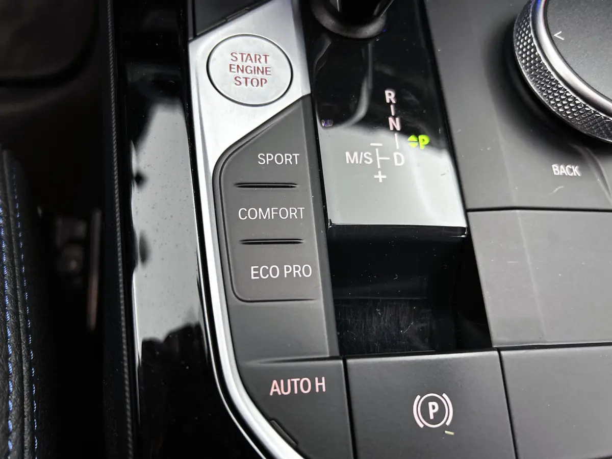 118i High Executive M-Sport (Dealer onderhoud, Navi Pro, PDC V+A, StoelV, Digitale dash, Etc)
