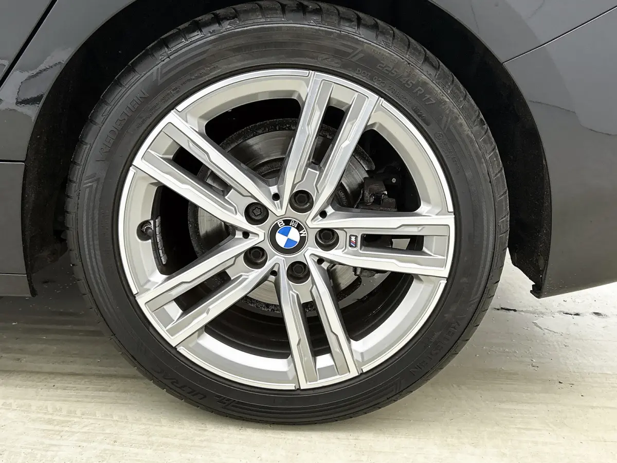 118i High Executive M-Sport (Dealer onderhoud, Navi Pro, PDC V+A, StoelV, Digitale dash, Etc)