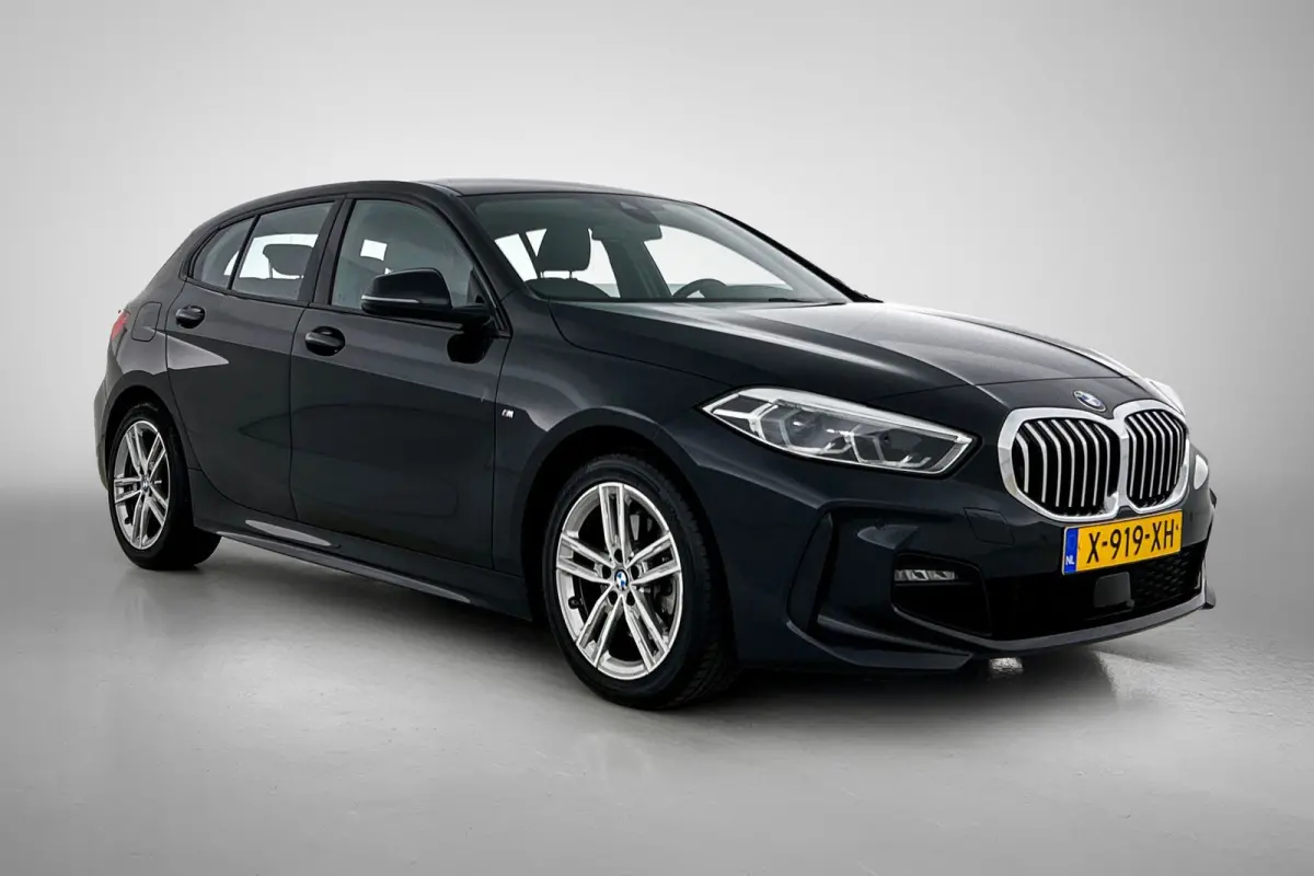 118i High Executive M-Sport (Dealer onderhoud, Navi Pro, PDC V+A, StoelV, Digitale dash, Etc)