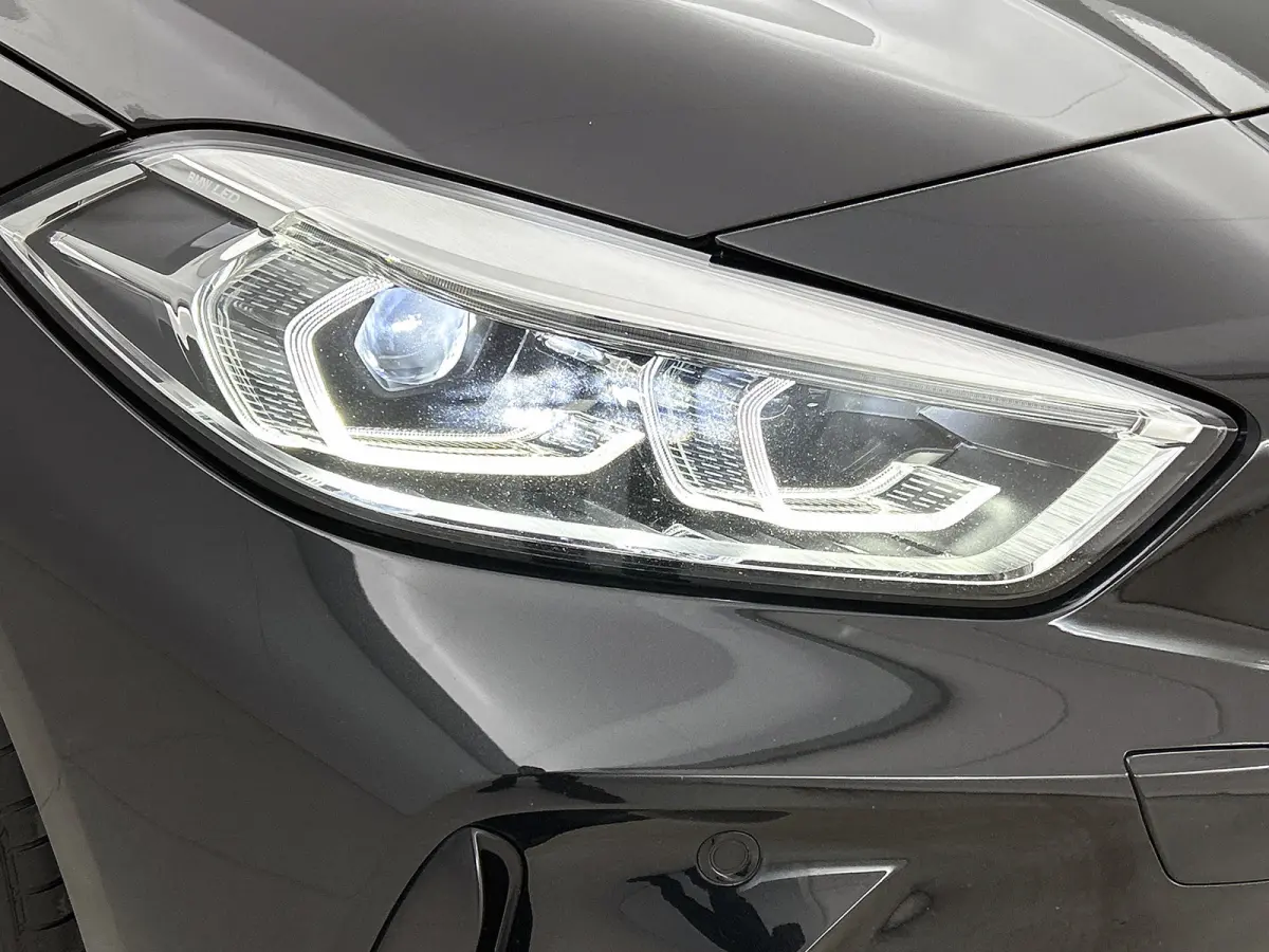 118i High Executive M-Sport (Dealer onderhoud, Navi Pro, PDC V+A, StoelV, Digitale dash, Etc)