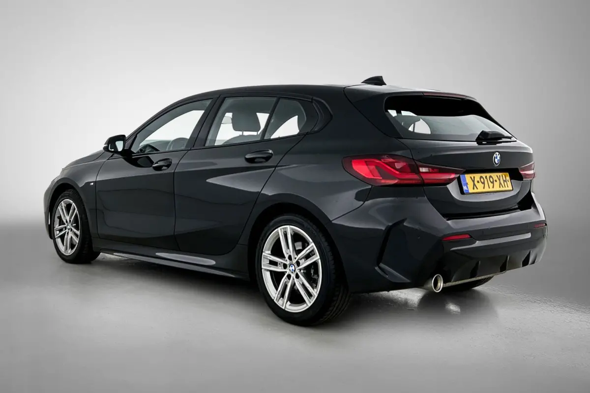 118i High Executive M-Sport (Dealer onderhoud, Navi Pro, PDC V+A, StoelV, Digitale dash, Etc)