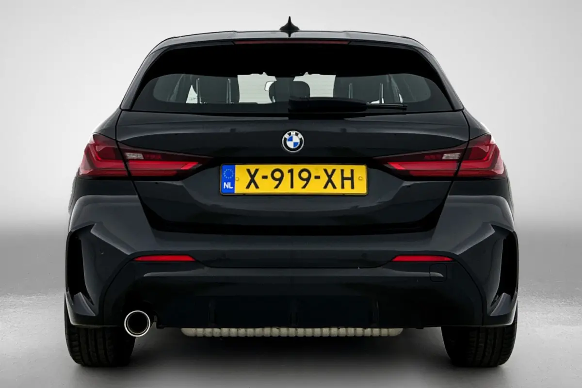 118i High Executive M-Sport (Dealer onderhoud, Navi Pro, PDC V+A, StoelV, Digitale dash, Etc)