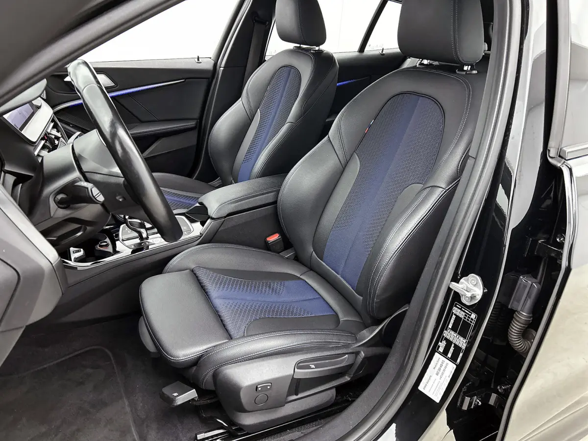 118i High Executive M-Sport (Dealer onderhoud, Navi Pro, PDC V+A, StoelV, Digitale dash, Etc)