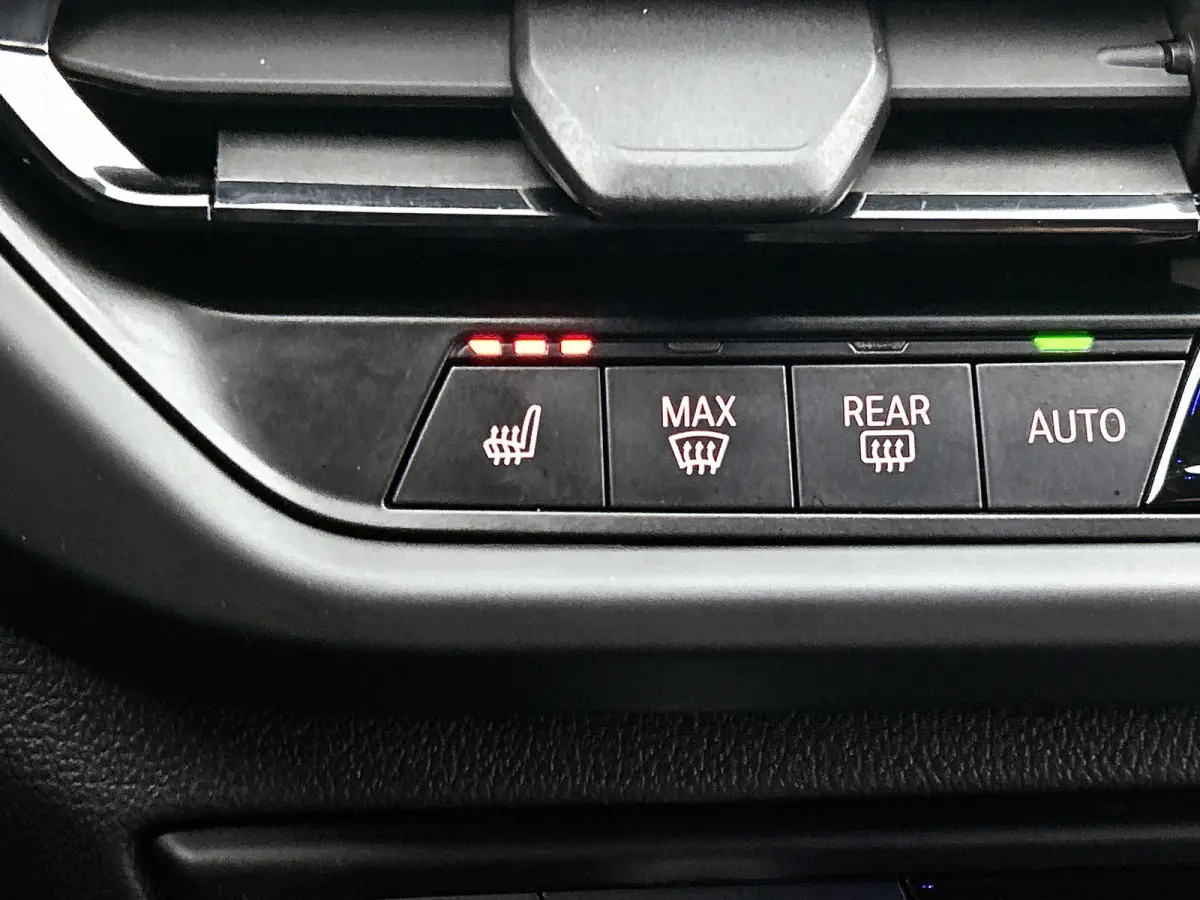 118i High Executive M-Sport (Dealer onderhoud, Navi Pro, PDC V+A, StoelV, Digitale dash, Etc)