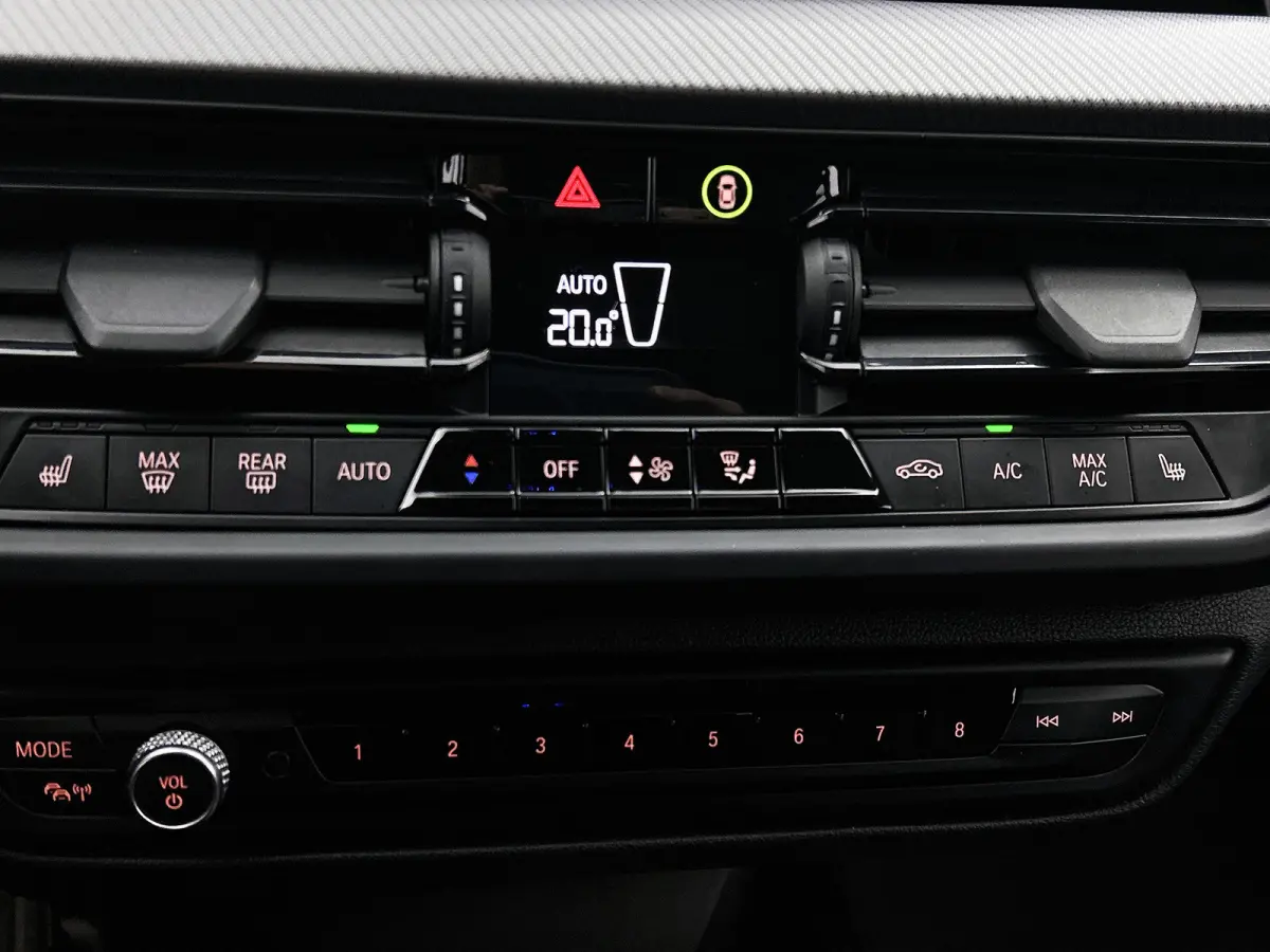 118i High Executive M-Sport (Dealer onderhoud, Navi Pro, PDC V+A, StoelV, Digitale dash, Etc)