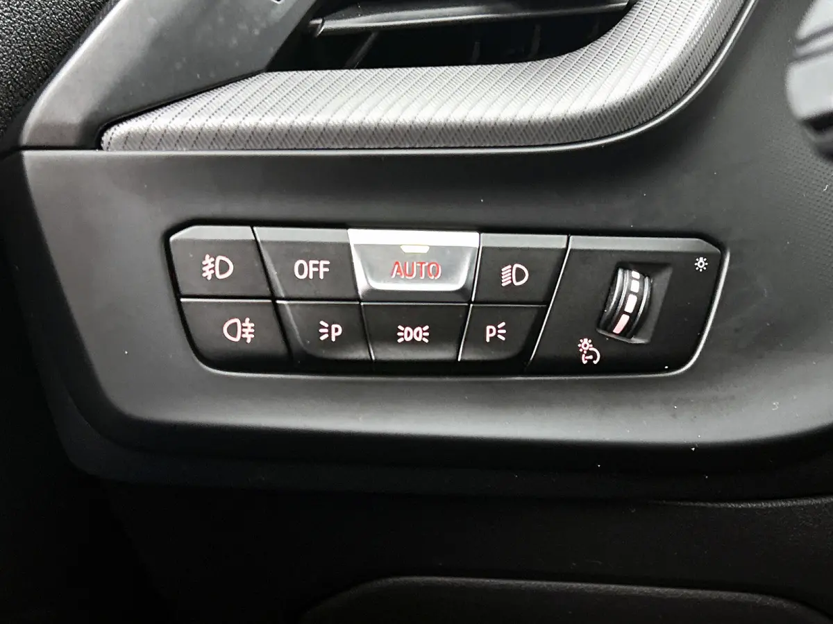 118i High Executive M-Sport (Dealer onderhoud, Navi Pro, PDC V+A, StoelV, Digitale dash, Etc)