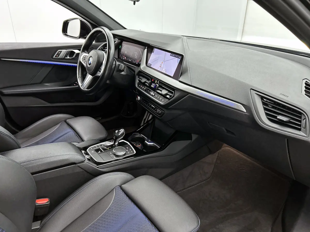 118i High Executive M-Sport (Dealer onderhoud, Navi Pro, PDC V+A, StoelV, Digitale dash, Etc)