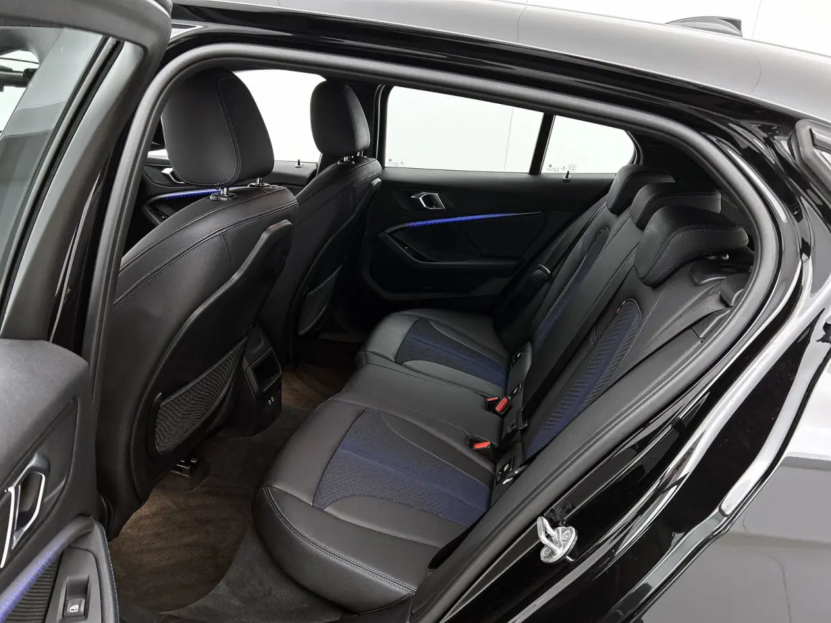 118i High Executive M-Sport (Dealer onderhoud, Navi Pro, PDC V+A, StoelV, Digitale dash, Etc)