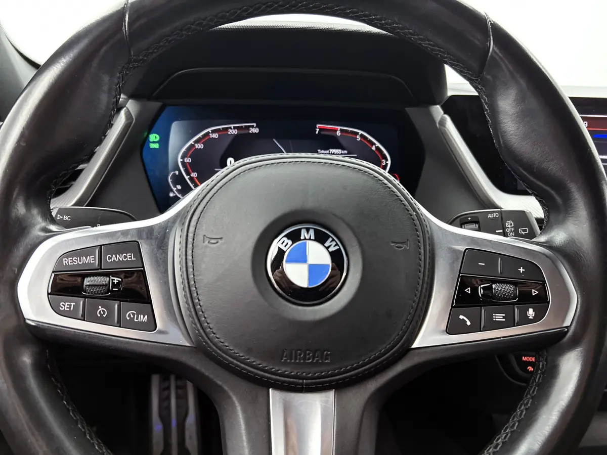 118i High Executive M-Sport (Dealer onderhoud, Navi Pro, PDC V+A, StoelV, Digitale dash, Etc)