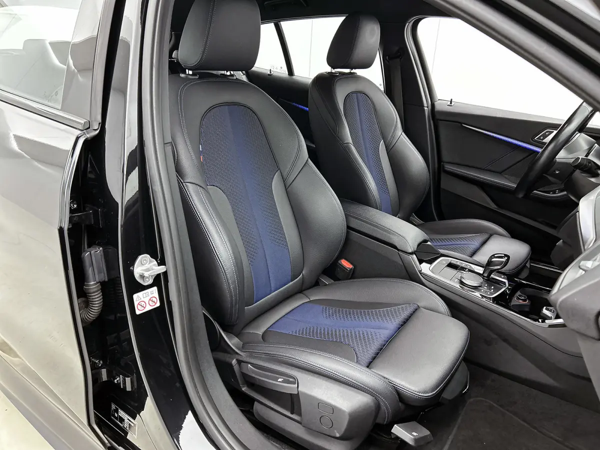 118i High Executive M-Sport (Dealer onderhoud, Navi Pro, PDC V+A, StoelV, Digitale dash, Etc)