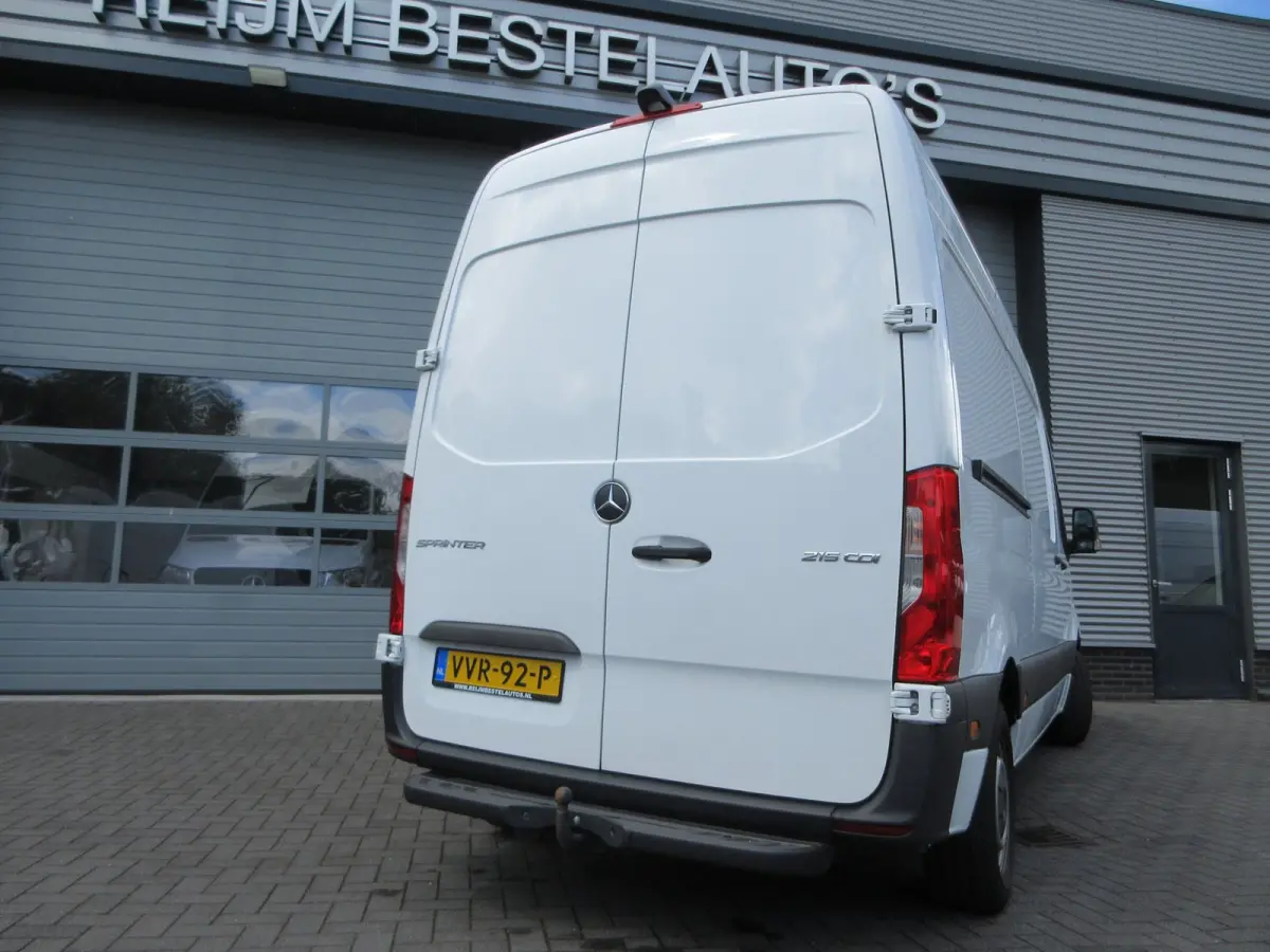 215cdi, L2H2, Automaat, Airco, Camera, Navigatie, 3-Zits, Trekhaak.
