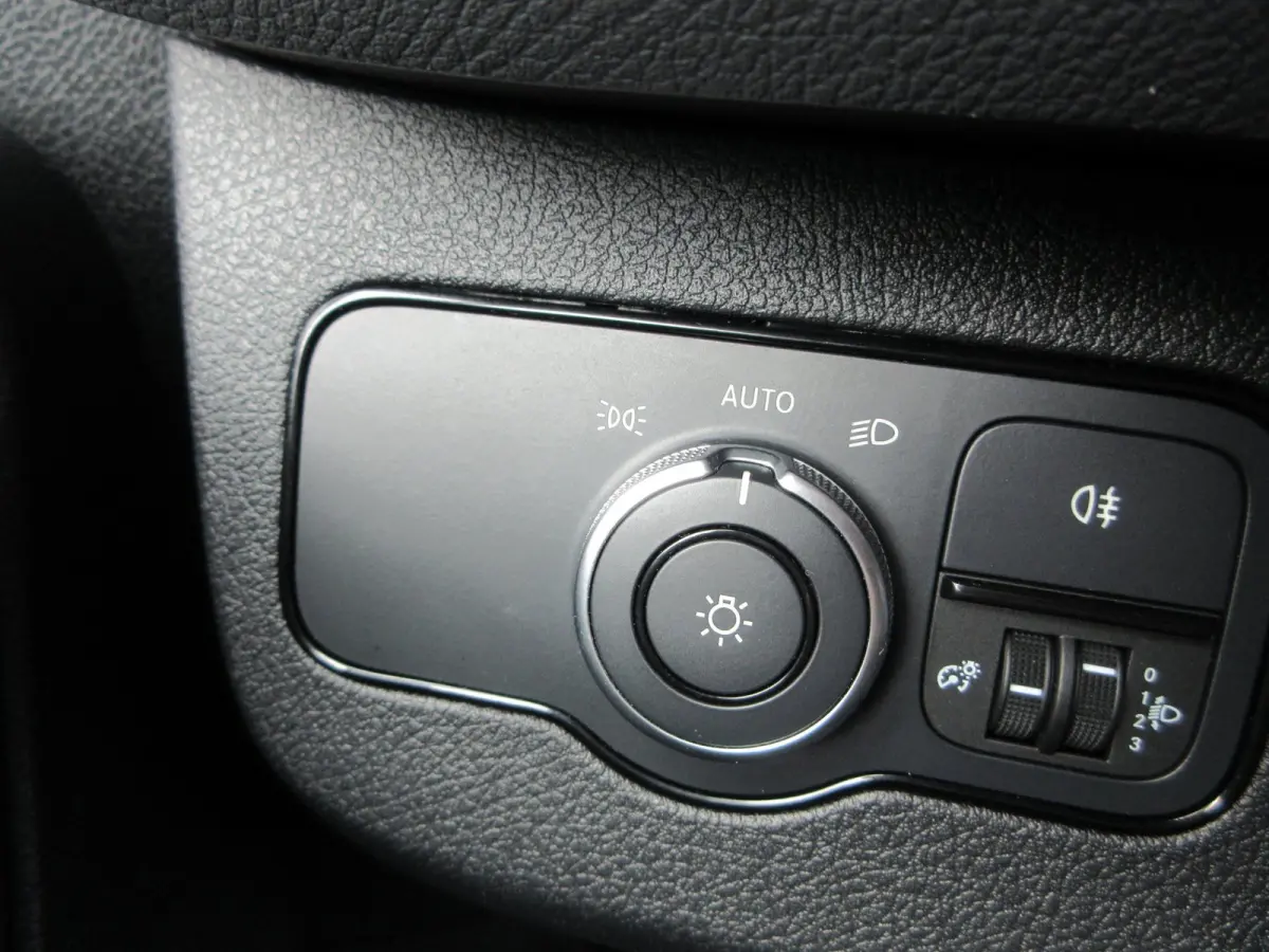 215cdi, L2H2, Automaat, Airco, Camera, Navigatie, 3-Zits, Trekhaak.