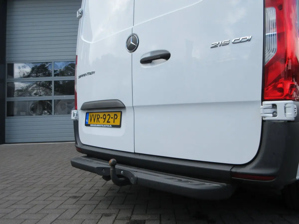215cdi, L2H2, Automaat, Airco, Camera, Navigatie, 3-Zits, Trekhaak.
